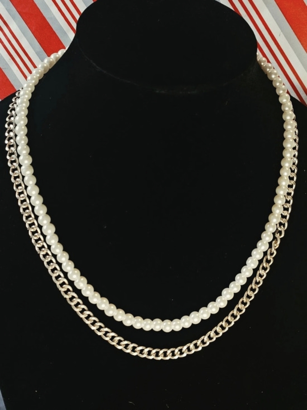 Claire's Pearl & Chain Necklace in Gold & White Like New